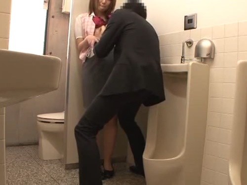 女性向けアダルト動画「☆職場のトイレでこっそりイケないことしちゃいます！バレそうになってスリル満点！」のシーン画像