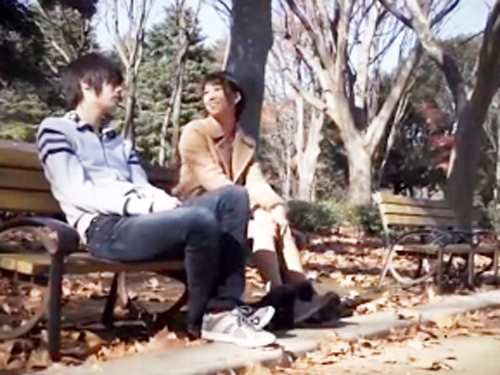 女性向けアダルト動画「☆公園で久しぶりに会った初恋の人・・・。秋の夕暮のベンチで元気のない彼の相談にのっていると・・・。」のシーン画像