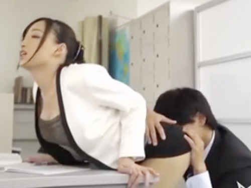 女性向けアダルト動画「☆教師同士のイケナイ関係！エロい女性教師のフェロモンに侵されて職員室で思いっきりエッチしちゃいます！」のシーン画像