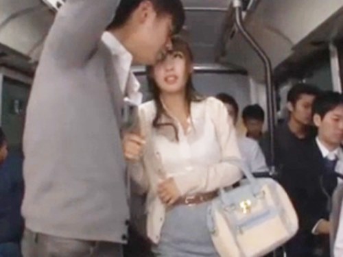 女性向けアダルト動画「☆バスの中で痴漢！乗客全員がグルになってメチャメチャにされちゃいます。止めて！といいながら濡れ濡れになってしまいます。」のシーン画像